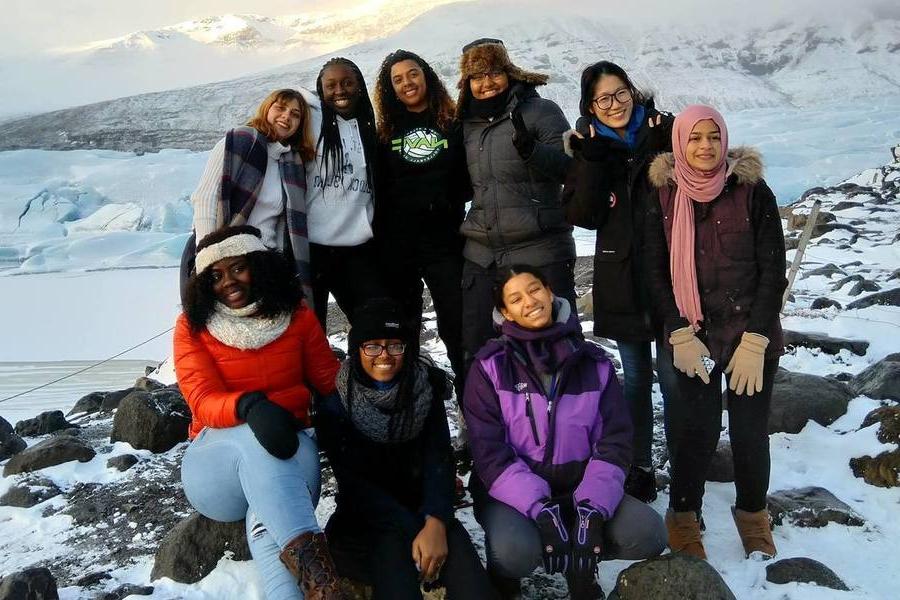 冰岛旅游的学生团体